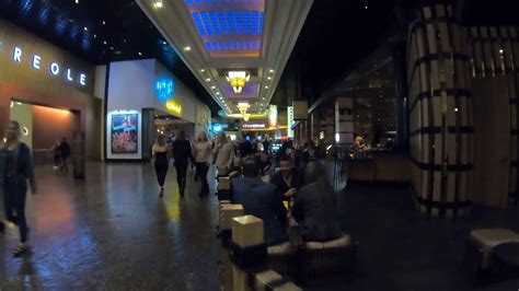Conveniently located on the mezzanine level, the luxor food court has the ultimate fast food on the las vegas strip. Walk Around Mandalay Bay - Restaurant / Food Court Area ...