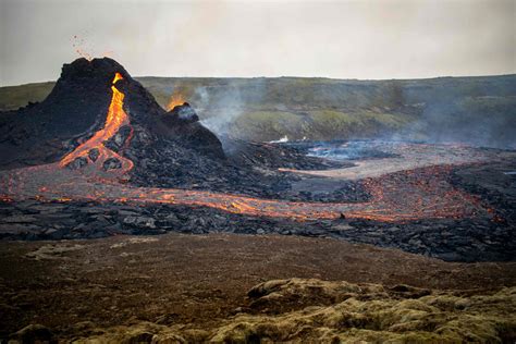 Watch This Drone Footage Of Icelandic Volcano Eruption Will Remind You Of Mordor In Lord Of