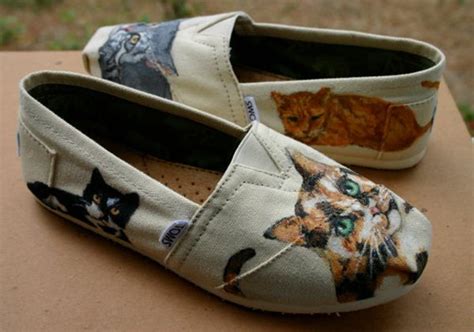 5 Cat Shoes Were Obsessed With This Summer Cat Shoes Animal Shoes
