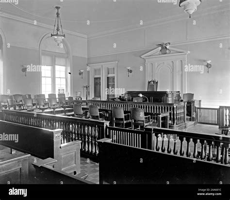 Vintage courtroom immagini e fotografie stock ad alta risoluzione - Alamy