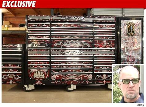 Landscaped gardens, a private cinema, a home gym, six car garage and a workshop, make it ideal for the west coast chopper boss to work on his cars and motorcycles. Jesse James and Kat Von D Get Cozy in Las Vegas (somebody ...