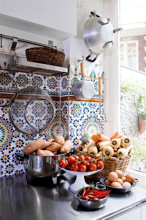 27 Ceramic Tiles Kitchen Backsplashes That Catch Your Eye Digsdigs