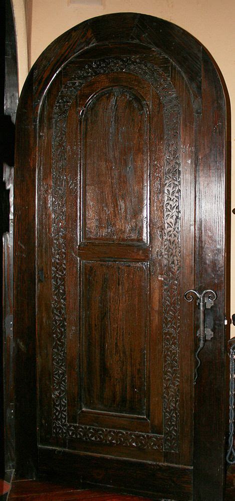 Arched Door With Inset Carving La Puerta Originals Arched Doors