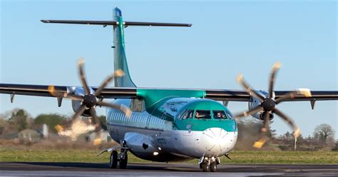 stobart air atr 72 series turned on runway aeronef