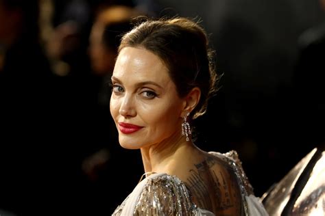 Angelina Jolie Says She Hasnt Moved Abroad Because Of Brad Pitt Glamour