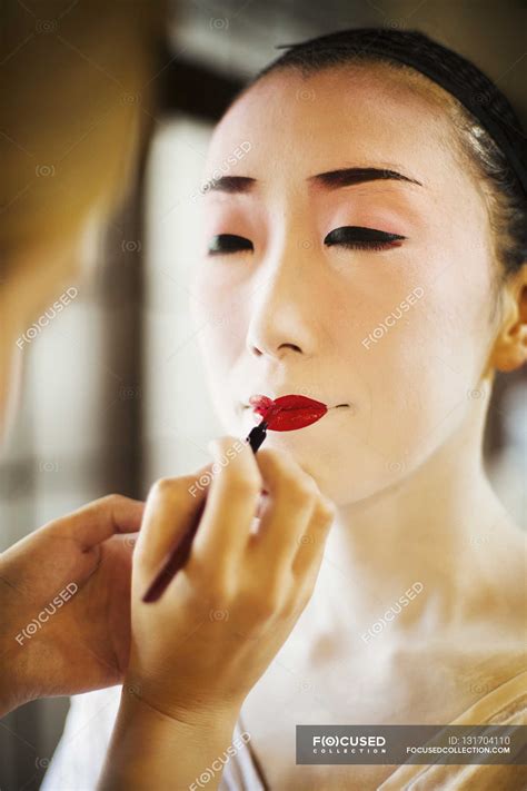 Geisha Or Maiko With A Hair And Make Up Artist — Lip Brush Indoors