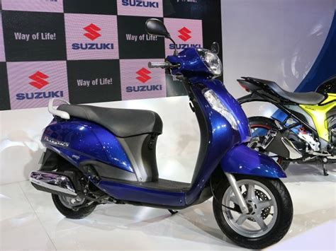 The shine is equipped with 125cc engine and produces 7.55 kw. New Suzuki Access 125 vs Honda Activa 125: Spec Comparison ...
