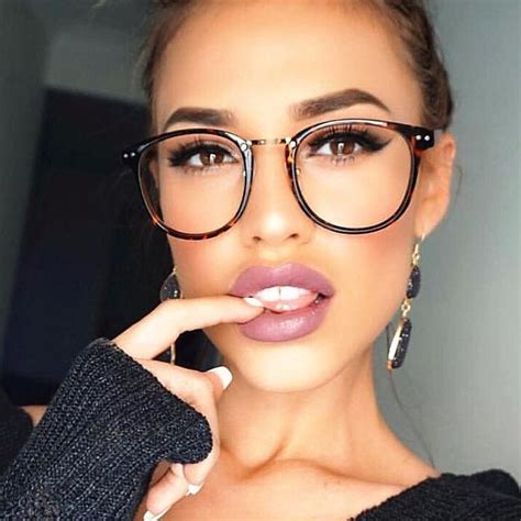 Großhandel Niet Frauen Optische Gläser Rahmen Designer Brillengestelle Frauen Womens Glasses