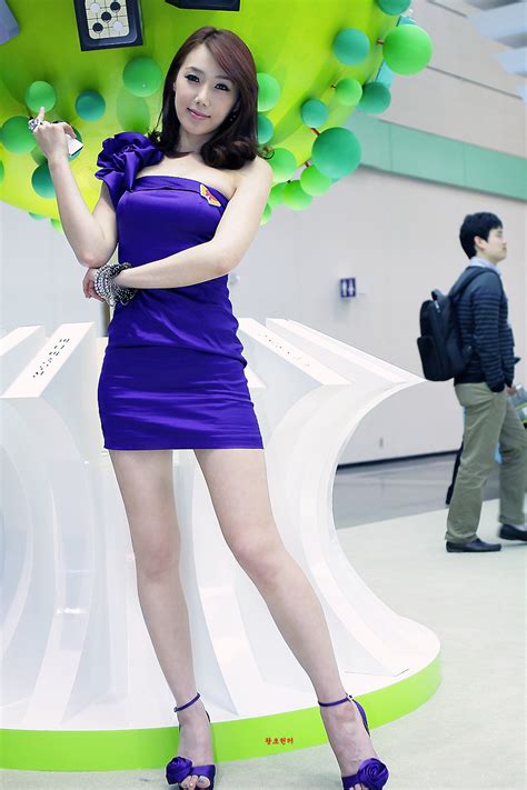 Beauty Korean Female Artist Lee Sung Hwa In Blue Preety Dress