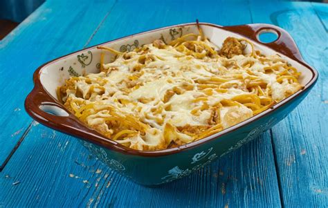 Prep time is approximately 10 minutes and cooking time takes 45 minutes at 350°f. Chicken Noodle Casserole Paula Deen / Hot Chicken Salad ...