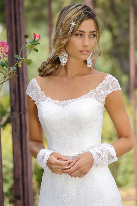 Weitere ideen zu brautkleider 2015, braut, kleider. Brautkleid aus der Ladybird Brautmoden Kollektion 2015 ...