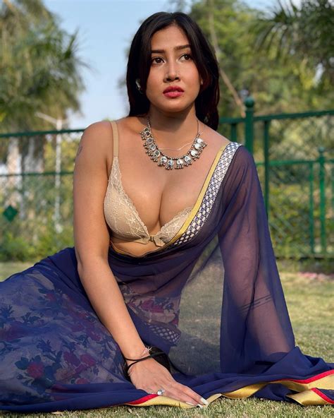Photo Gallery Sofia Ansari Showed Her Sizzling Avatar In A Saree See