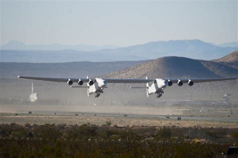 Photos Gigantic Stratolaunch Aircraft Makes 2nd Test Flight News