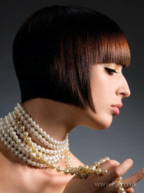 Whether you have thick or fine hair, we've rounded up the best celebrity short 67 bob hairstyles that'll convince you to go for the chop. 2009 angular bob hairstyle - HJI