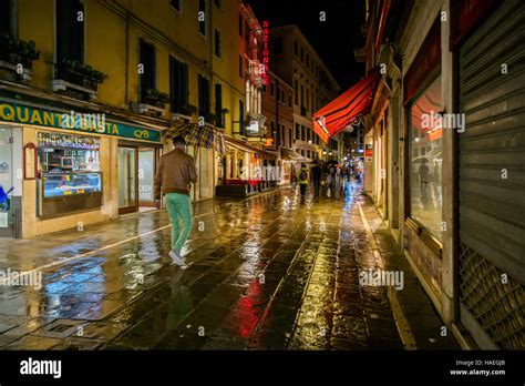 Rainy Night Street Scene In Hi Res Stock Photography And Images Alamy