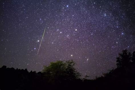 The Leonid Meteor Shower Is Peaking Tonight Creating Up To 15 Shooting