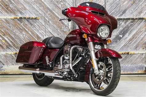 Learn what makes the cvo (custom vehicle operations) package premium above the. 2016 Harley-Davidson Street Glide Special