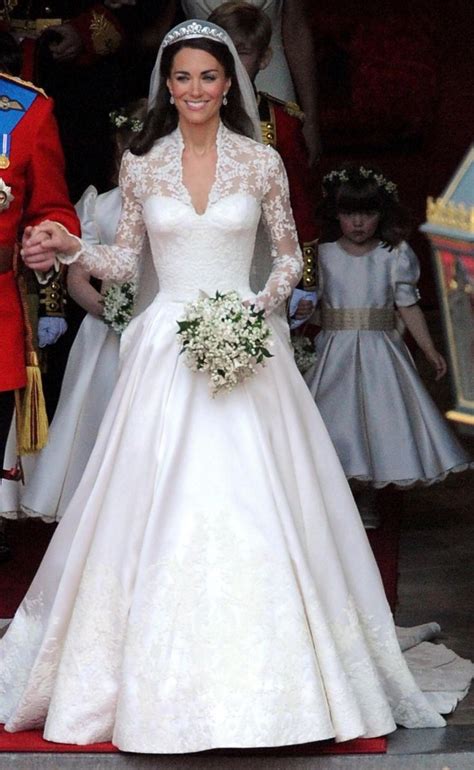 本物のプリンセスは美しすぎる！世界の王妃様のロイヤルウエディングにうっとり＊にて紹介している画像 Kate Wedding Dress