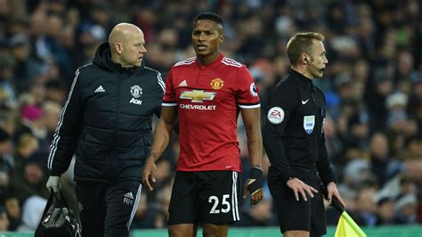 Jesse lingard then doubled the lead via a deflection off ahmed hegazi. Man Utd Team News: Injuries, suspensions and line-up vs ...