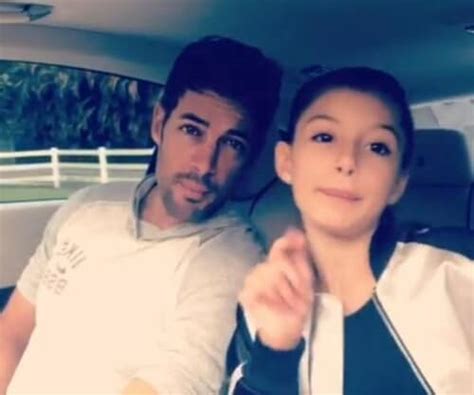 William Levy Y Su Hija Kailey Cantan Muy Animados En El Auto Foto 2