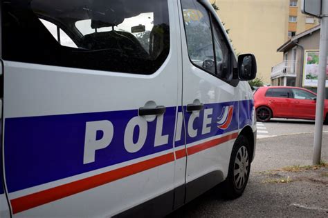 Saint Etienne Il Se Masturbe Devant Une Adolescente Dans Le Bus