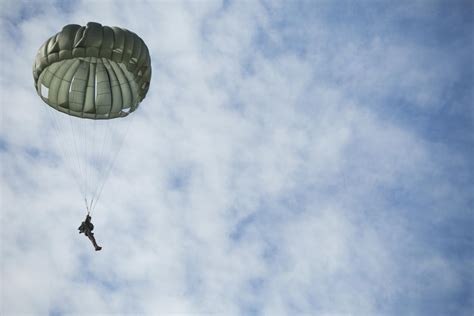 Marine Dies in Parachute Accident in Arizona | Military.com