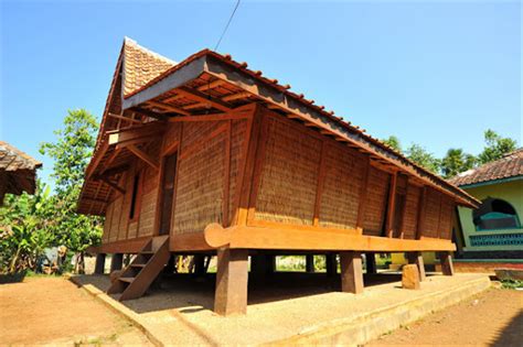Rumah Adat Jawa Barat Jolopong Wujud Arsitektur Masyarakat Sunda