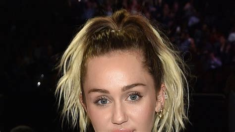 Miley Cyrus Hairstyles Best Hair Makeup And Beauty Looks Glamour Uk
