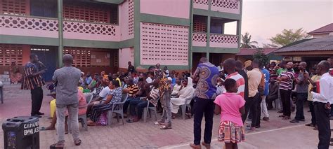 skulson the blogger on twitter mp for ashaiman hon ernest norgbey speaks to some residents of