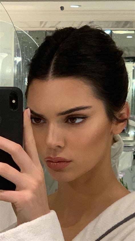 Pin By Kc On Mirror Shots Kendall Jenner Makeup Kendall Jenner Selfie Kendall Jenner
