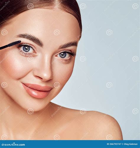 Beauty Woman Applying Black Mascara On Eyelashes Stock Image Image Of