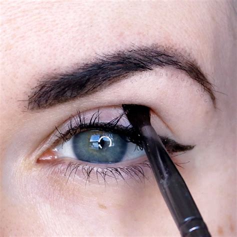 How To Apply Eyeliner To Hooded Eyes Hooded Winged Liner