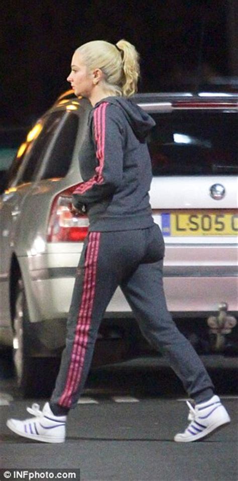 Tulisa Really Is A Chav In A Tracksuit As She Goes To Tesco For Late