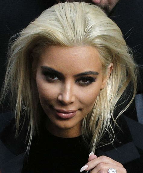 Kim Kardashian Unveils Her New Blonde Hair