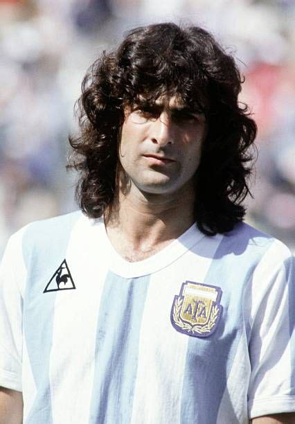 His birthday, what he did before fame, his family life, fun trivia facts, popularity rankings, and more. Mario Kempes Pictures and Photos in 2020 | Mario kempes ...