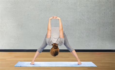 Woman Making Yoga Wide Legged Forward Bend Mat Stock Photos Free