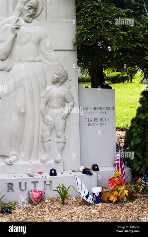 Babe Ruth s tumba en el cementerio de la puerta del Cielo Fotografía de