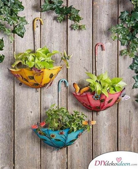Frühling, basteln, do it yourself, selbermachen, einrichten, dekorieren. Bepflanzte Regenschirme - Frühlingsdeko basteln | Hanging ...