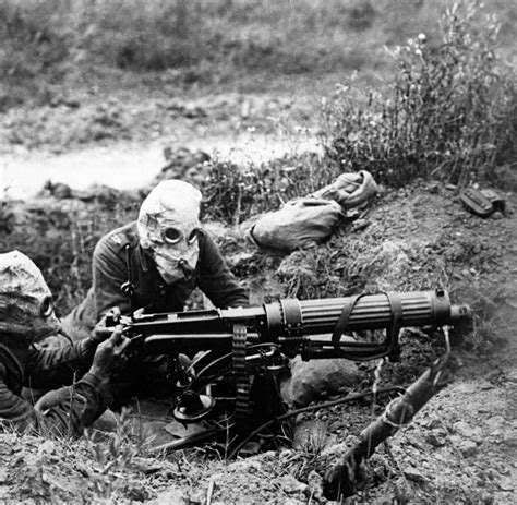 Etwa 17 millionen menschen verloren durch ihn ihr leben.1 er begann am 28. Erster Weltkrieg: Das Maschinengewehr veränderte den Krieg ...