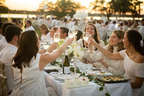 How To Throw An Elegant All White Dinner Party According To The Host