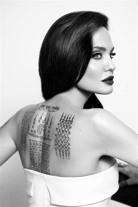 Angelina Jolie Tattoos Parfum Und Brad Pitt Im Vogue Interview Vogue Germany