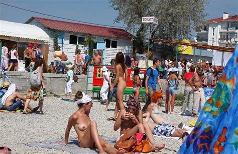 Hot Naked Girl At Very Public Non Nude Beach — Russian