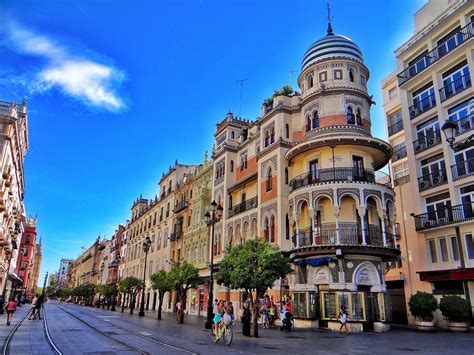 El sevilla fc, con la fundación alalá en el acto de clausura de su actividad en la 2020/2021. Erasmuservaring in Sevilla, Spanje, door Katie | Erasmus ...