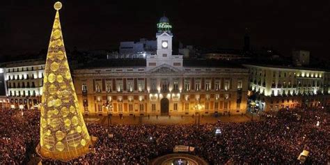 Photos À Madrid Des Milliers De Personnes Fêtent Le Nouvel An Avec Un