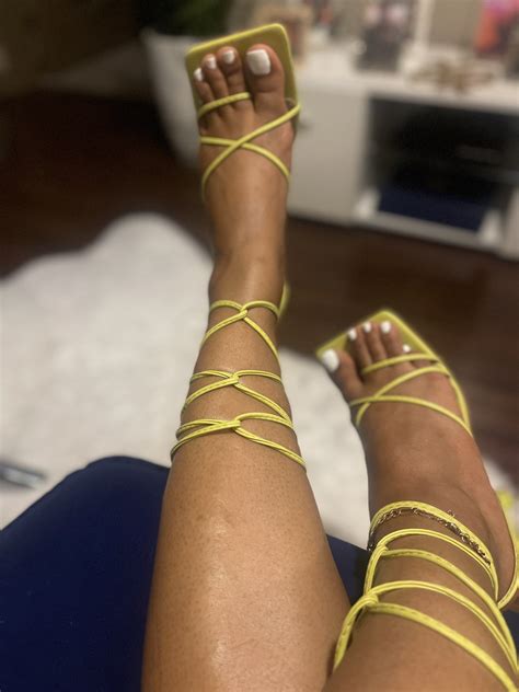 Sole Goddess on Twitter: "Feet fucking Friday .. Taking video calls 📲