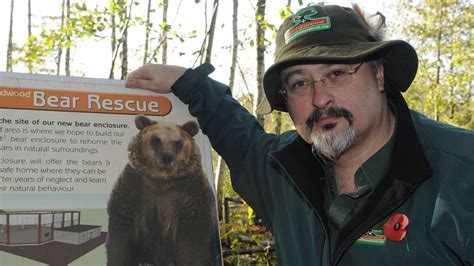 Video Rescued Bulgarian Bears Explore Their New Enclosure At Wildwood