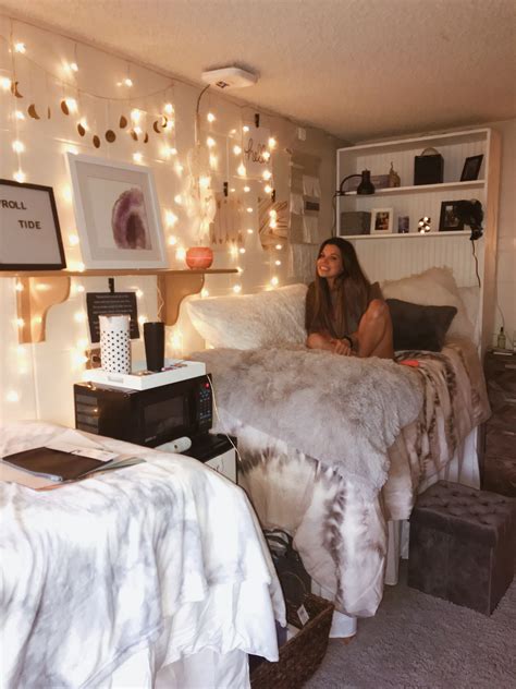 A black bedroom is a bold interior choice but just remember the beauty of paint is if your young adult. 46 Vsco Room Ideas For Teens | College bedroom decor ...