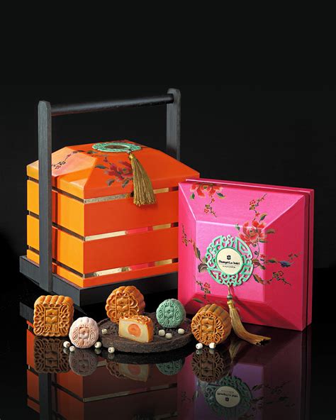 8 top halal mooncake brands in singapore. Showcase of Delectable Mooncakes at Shangri-La Hotel KL ...