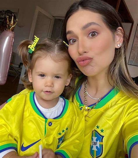 Virginia Mostra Torcida Pelo Brasil Com Maria Alice E Maria Flor Em Dia