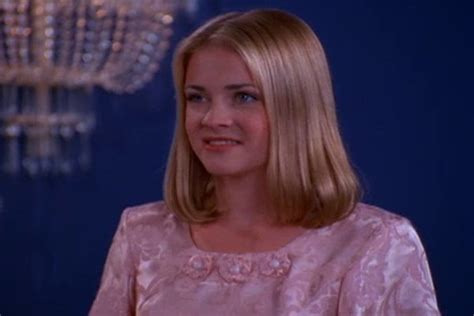 17 Sabrina The Teenage Witch Outfits That Are So Unforgettable